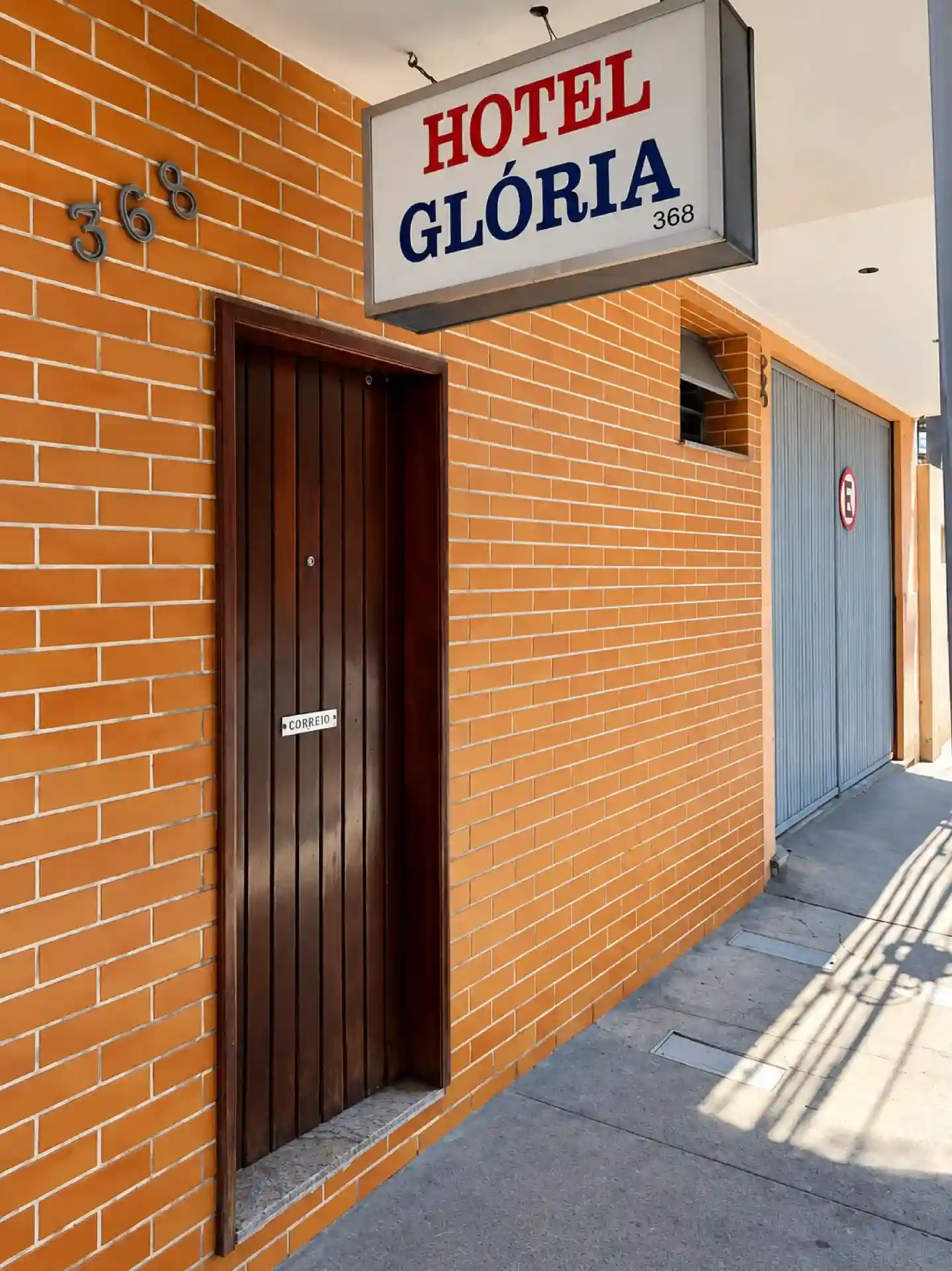 Hotel Glória entrance and sign on Rua Barão do Amazonas, Centro, Niterói