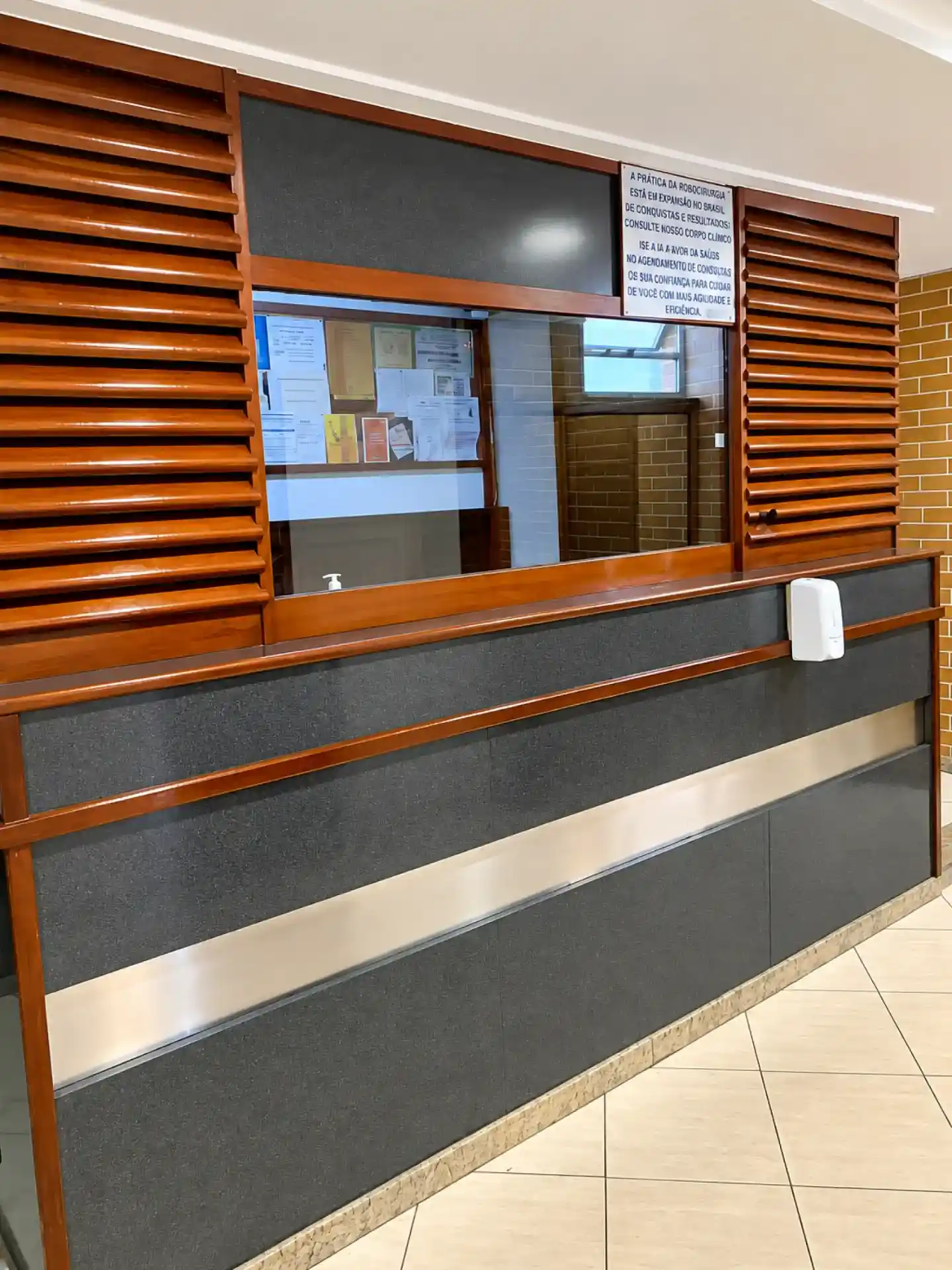 Hotel Glória front desk and reception area